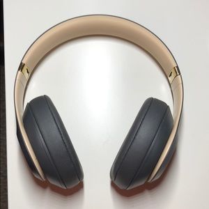 Beats Skyline collection Shadow Grey